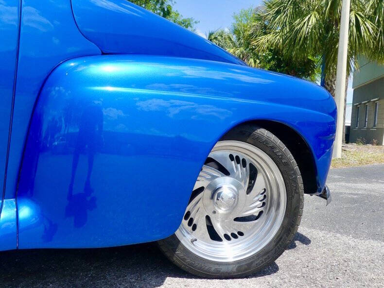 1948 Ford Super Deluxe