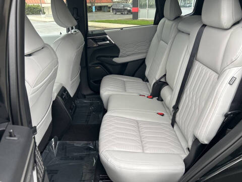 2025 Mitsubishi Outlander SEL Platinum Edition