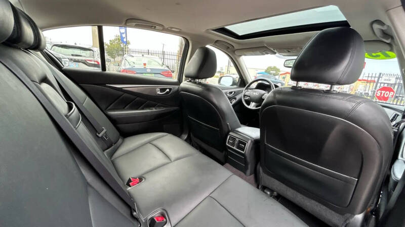 2015 Infiniti Q50 Premium