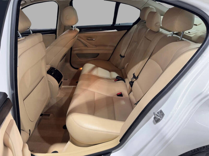 2015 BMW 5 Series 528i