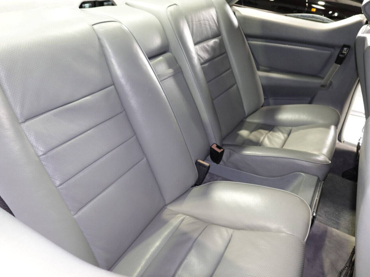 1987 Mercedes-Benz 560-Class 41
