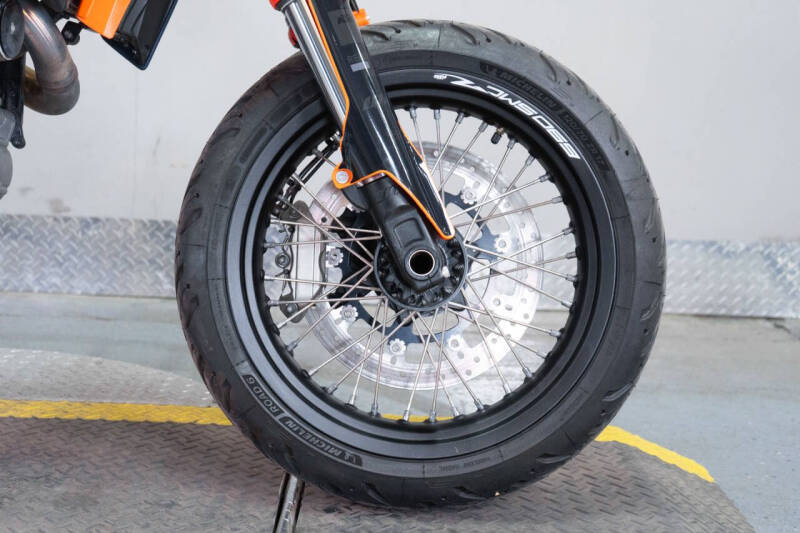 2023 KTM 690 SMC R
