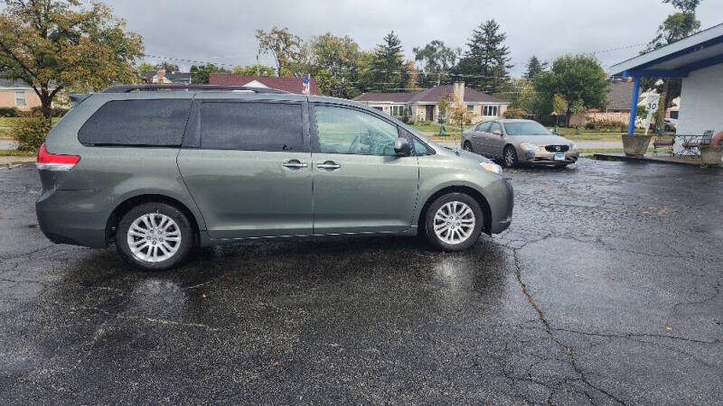 2013 Toyota Sienna XLE photo 8