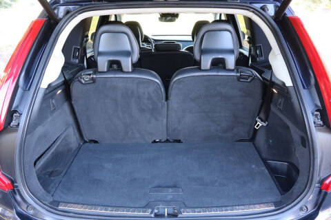 2016 Volvo XC90 T6 Momentum