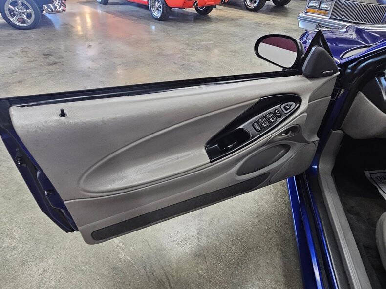 2004 Ford Mustang GT Deluxe