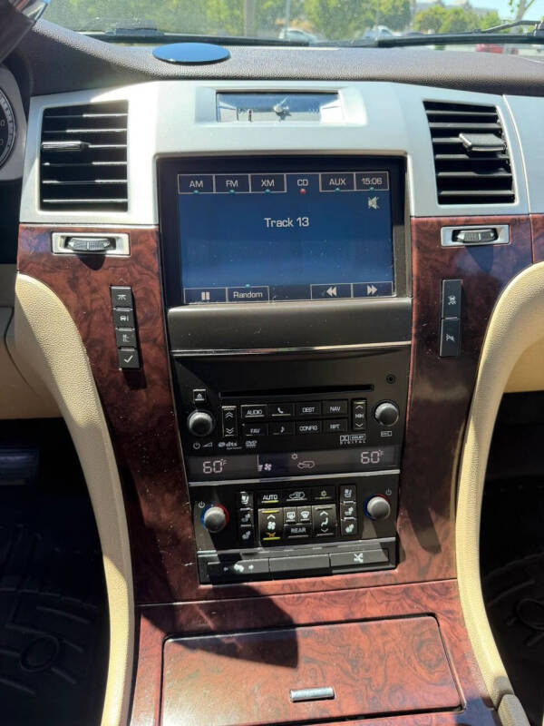 2011 Cadillac Escalade Premium