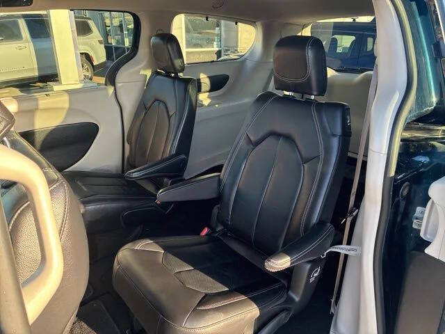 2022 Chrysler Pacifica Touring L