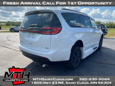 2022 Chrysler Pacifica Touring L