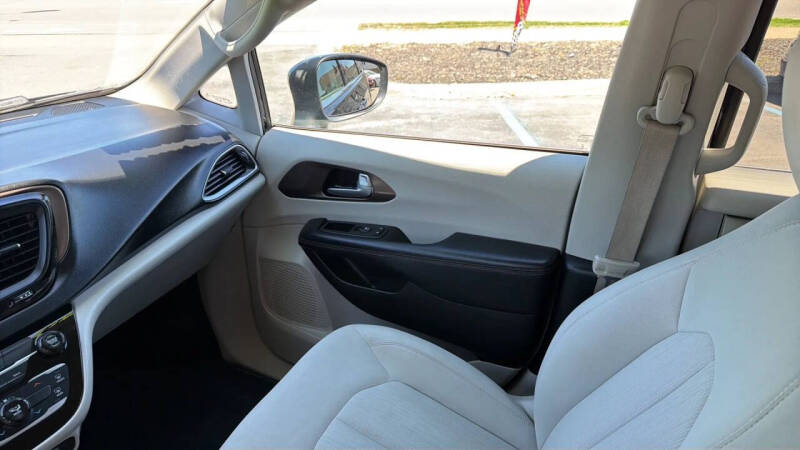 2017 Chrysler Pacifica LX