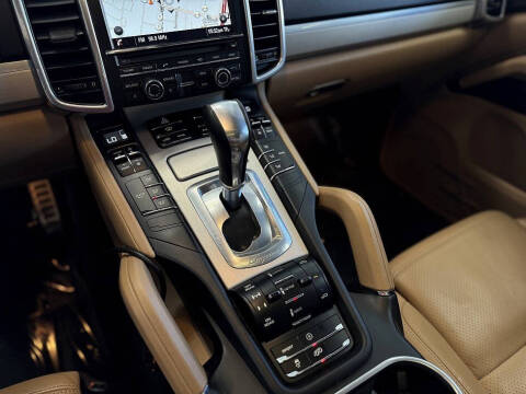 2014 Porsche Cayenne GTS