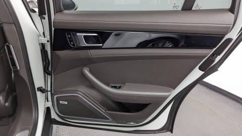 2017 Porsche Panamera 4