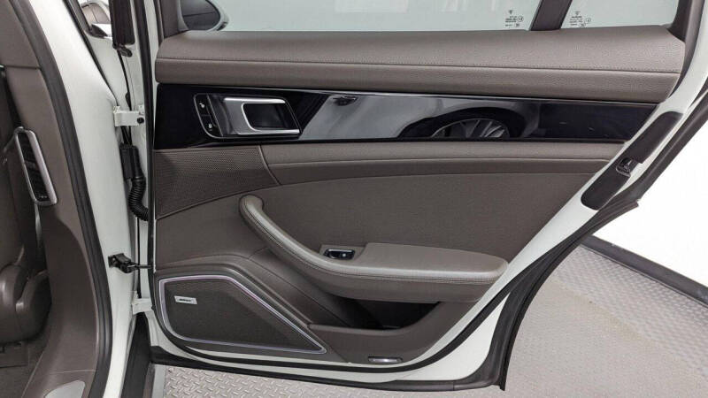 2017 Porsche Panamera 4