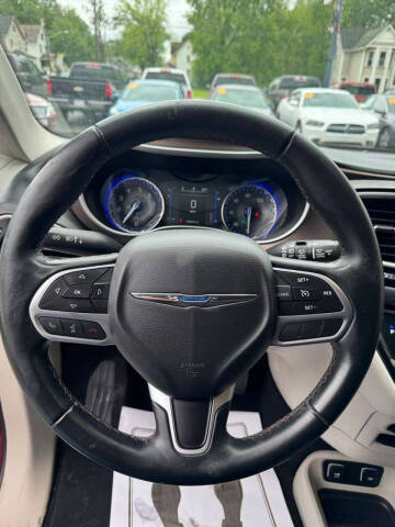 2017 Chrysler Pacifica Touring-L