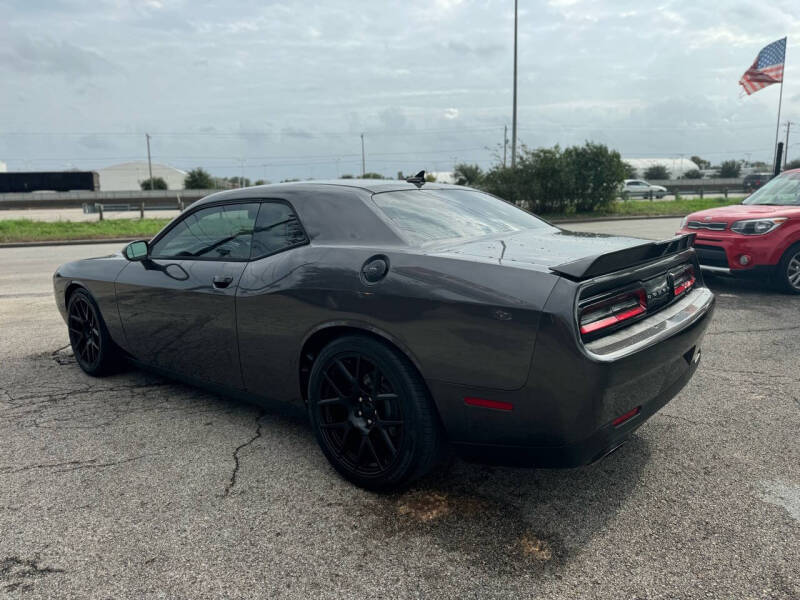 2015 Dodge Challenger SXT photo 26