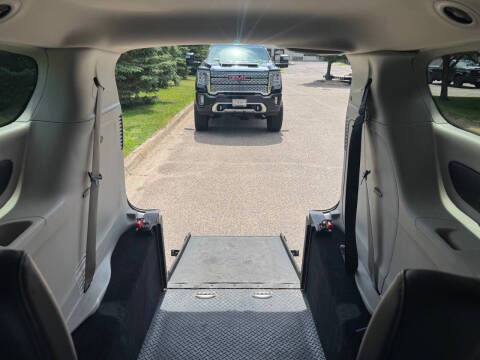 2022 Chrysler Voyager LX
