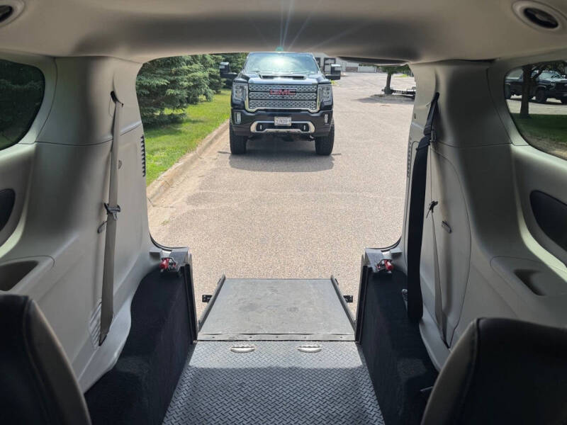 2022 Chrysler Voyager LX