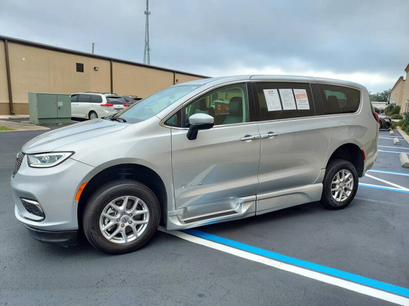 2023 Chrysler Pacifica Touring L