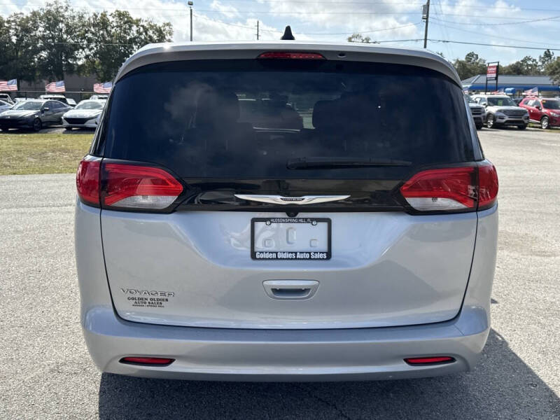 2023 Chrysler Voyager LX