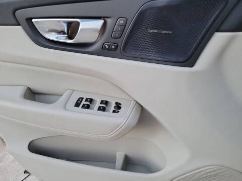 2023 Volvo XC60 B5 Plus Dark Theme