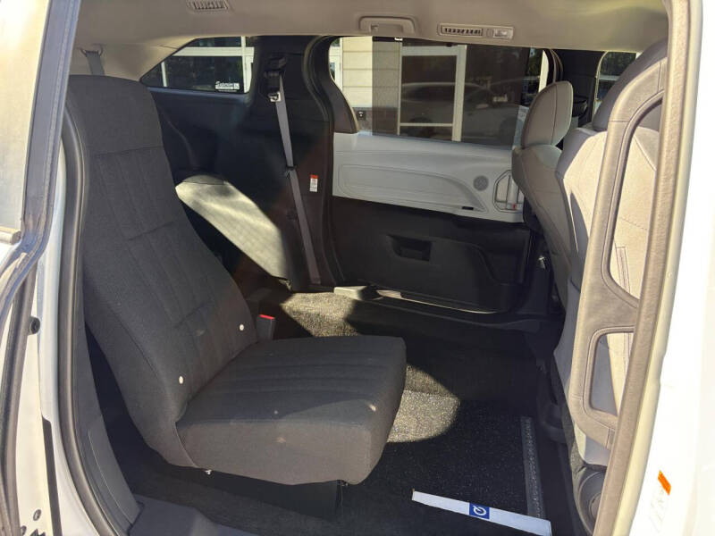 2025 Toyota Sienna LE 8-Passenger