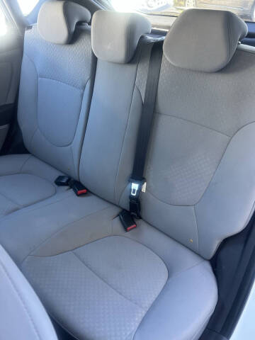 2012 Hyundai Accent SE