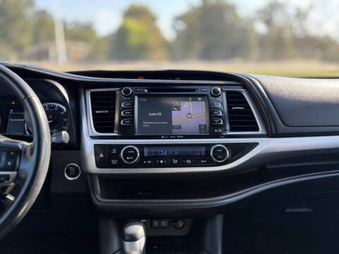 2017 Toyota Highlander SE