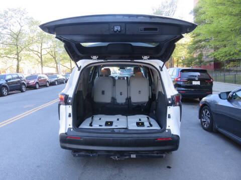 2022 Toyota Sienna LE 8-Passenger
