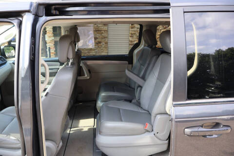 2012 Volkswagen Routan SE