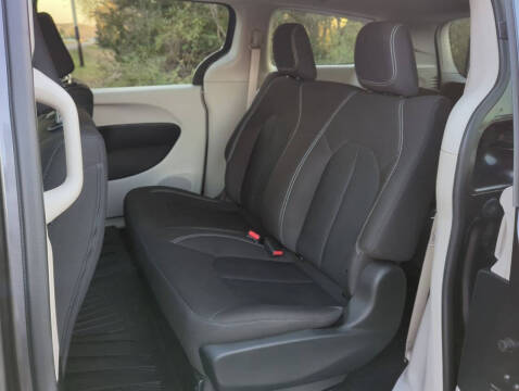 2021 Chrysler Voyager L