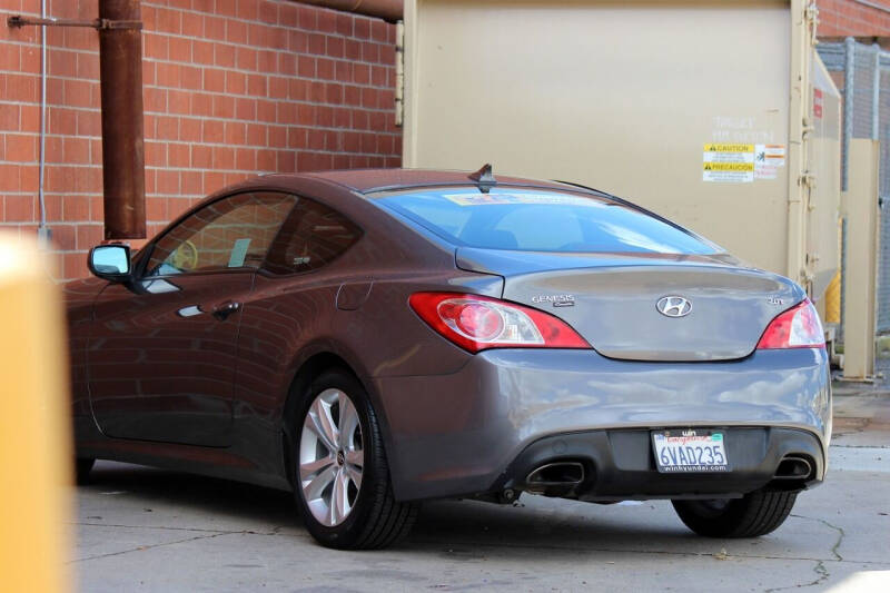 2012 Hyundai Genesis Coupe 2.0T Premium