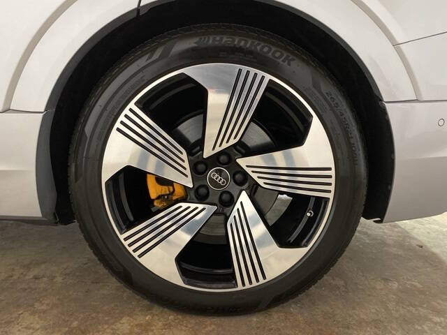 2023 Audi e-tron quattro Premium Plus