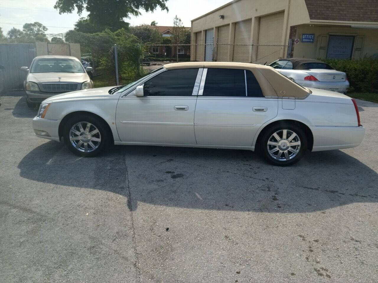 2008 CADILLAC DTS Sedan - $4,950