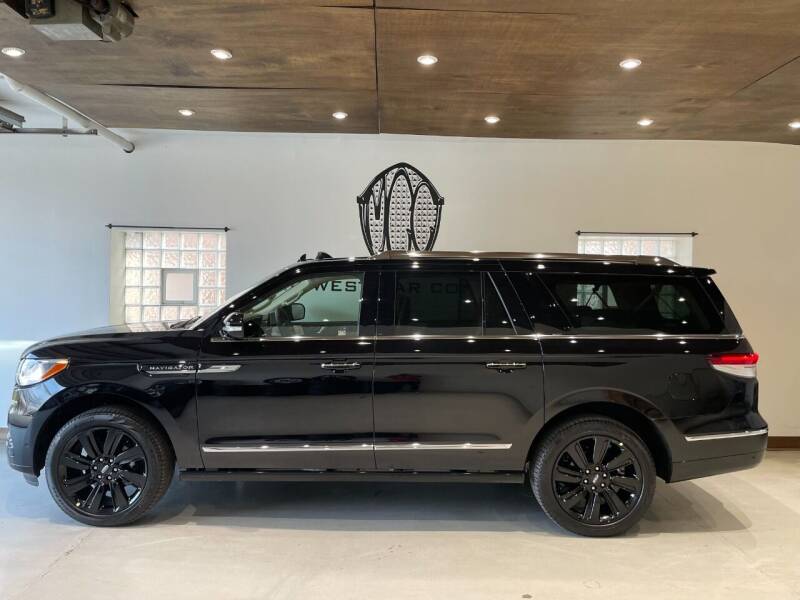 2022 Lincoln Navigator L for sale at Midwest Car Connect in Villa Park IL