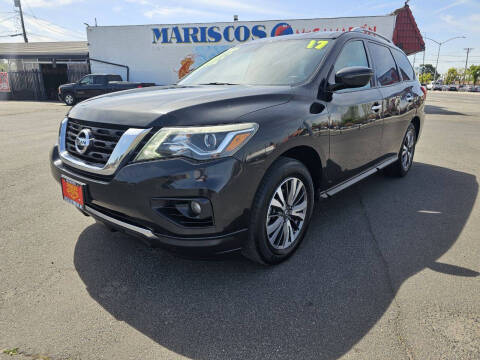 2017 Nissan Pathfinder for sale at CENCAL AUTOMOTIVE INC in Modesto CA