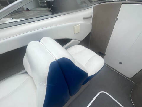 2004 Bayliner 210 CU