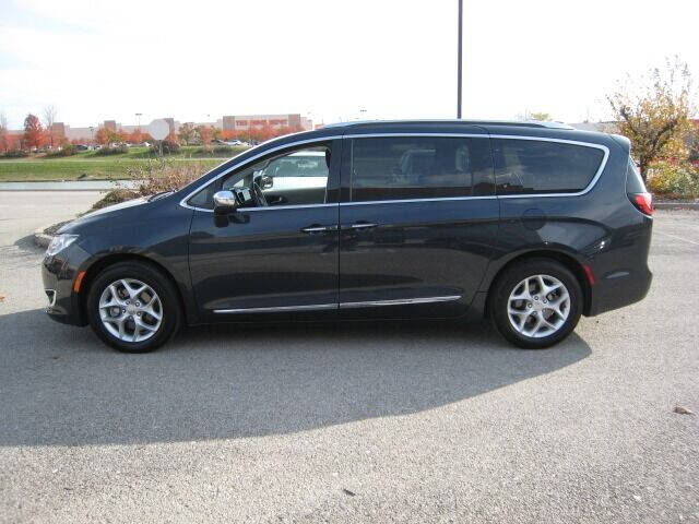 2019 Chrysler Pacifica for sale at FINNEY'S AUTO & TRUCK in Atlanta IN