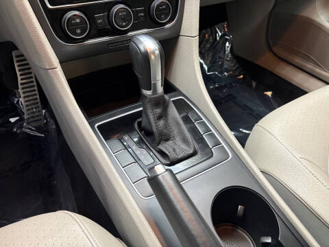 2017 Volkswagen Passat 1.8T R-Line