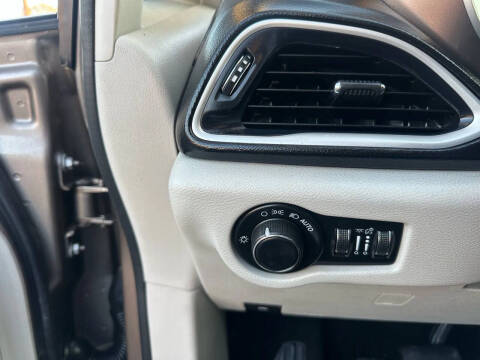 2017 Chrysler Pacifica Touring