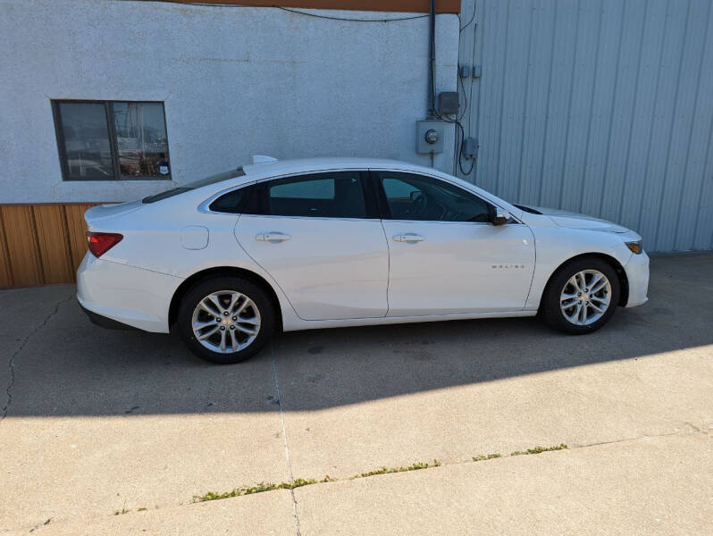 2017 Chevrolet Malibu for sale at Parkway Motors in Osage Beach MO