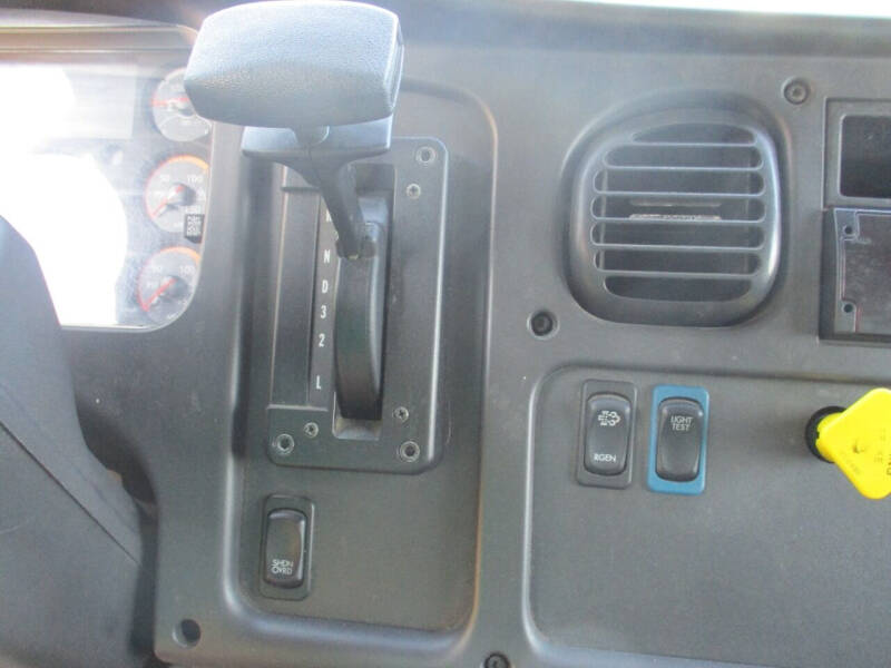 2018 Freightliner M2 106