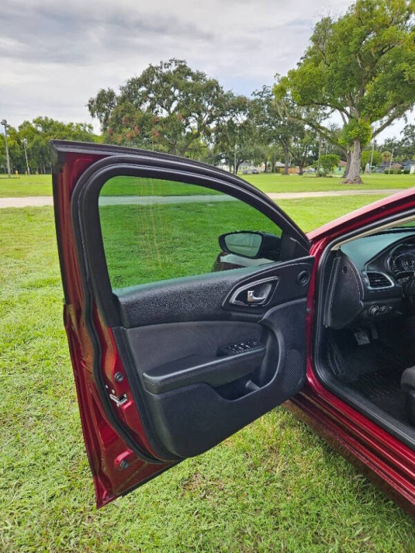 2017 Chrysler 200 Touring