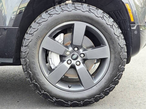 2023 Land Rover Defender 130 X-Dynamic SE