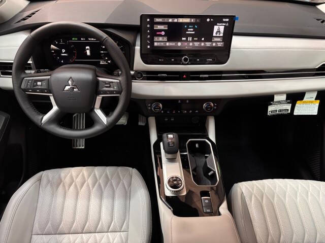 2025 Mitsubishi Outlander SEL