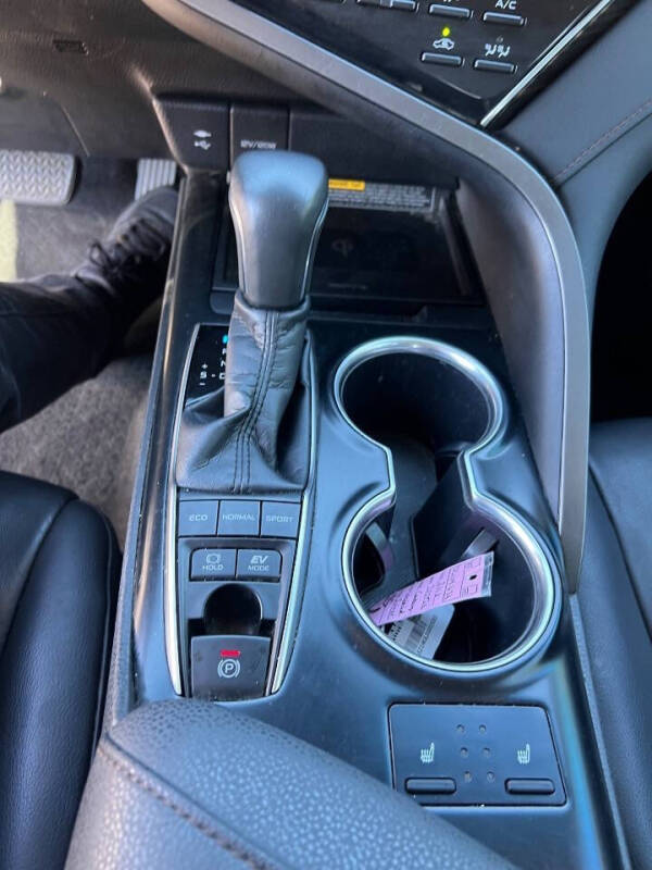 2018 Toyota Camry Hybrid XLE