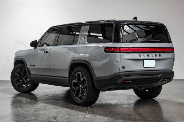 2025 Rivian R1S