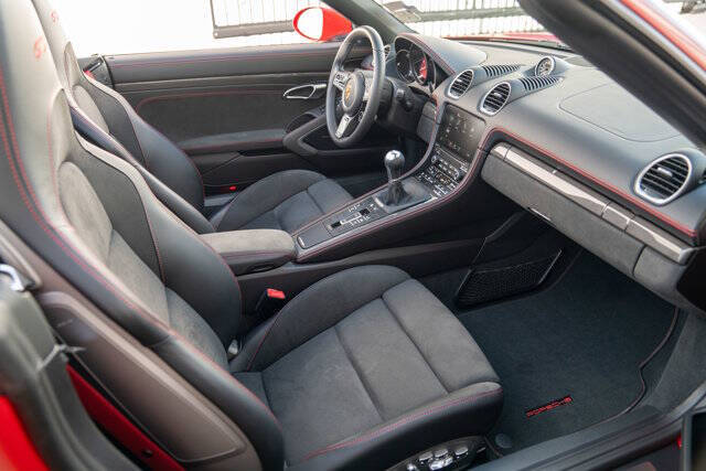 2021 Porsche 718 Boxster 25