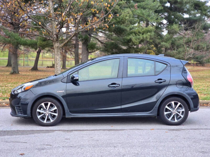 2018 Toyota Prius c Three photo 6