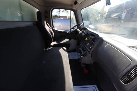 2015 Freightliner M2 106