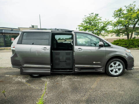 2015 Toyota Sienna SE 8-Passenger