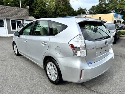 2014 Toyota Prius v Two